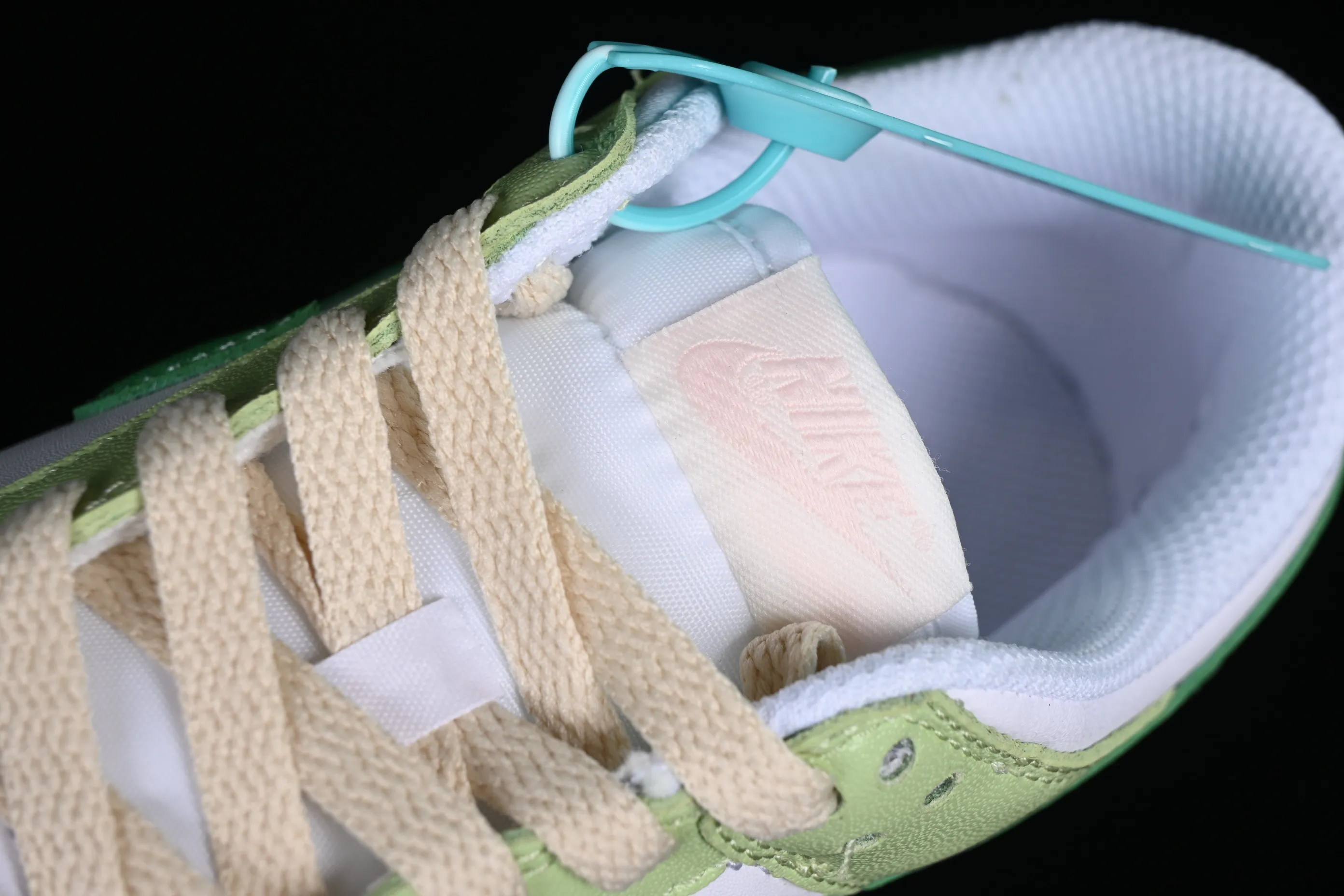 All categories Nk SB Dunk series Nk SB Dunk Low low-top sneakers Nk SB Dunk Low white green SB low-top sports and leisure sneakers FD9911-101